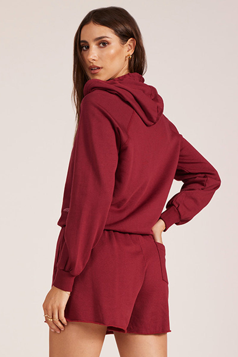 CLASSIC PULLOVER HOODIE