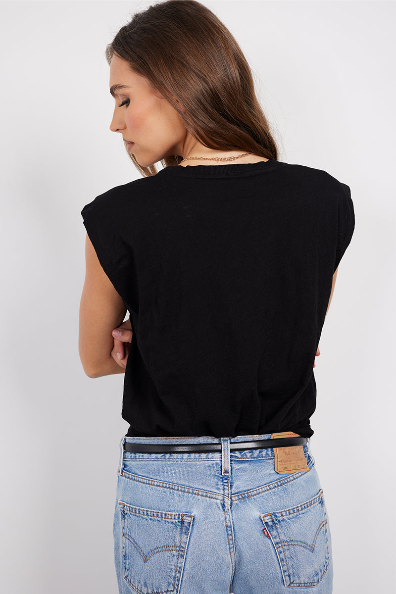 SLEEVELESS CREWNECK
