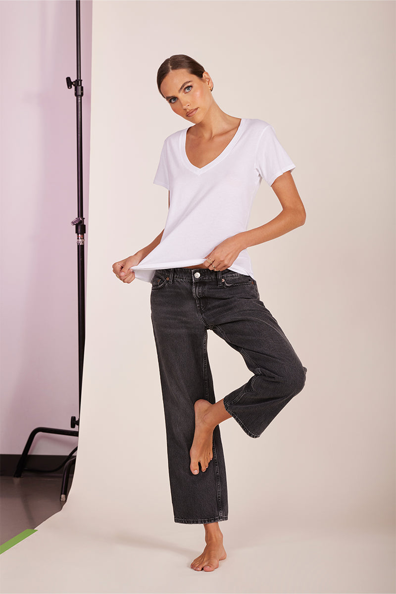 DEEP V-NECK TEE