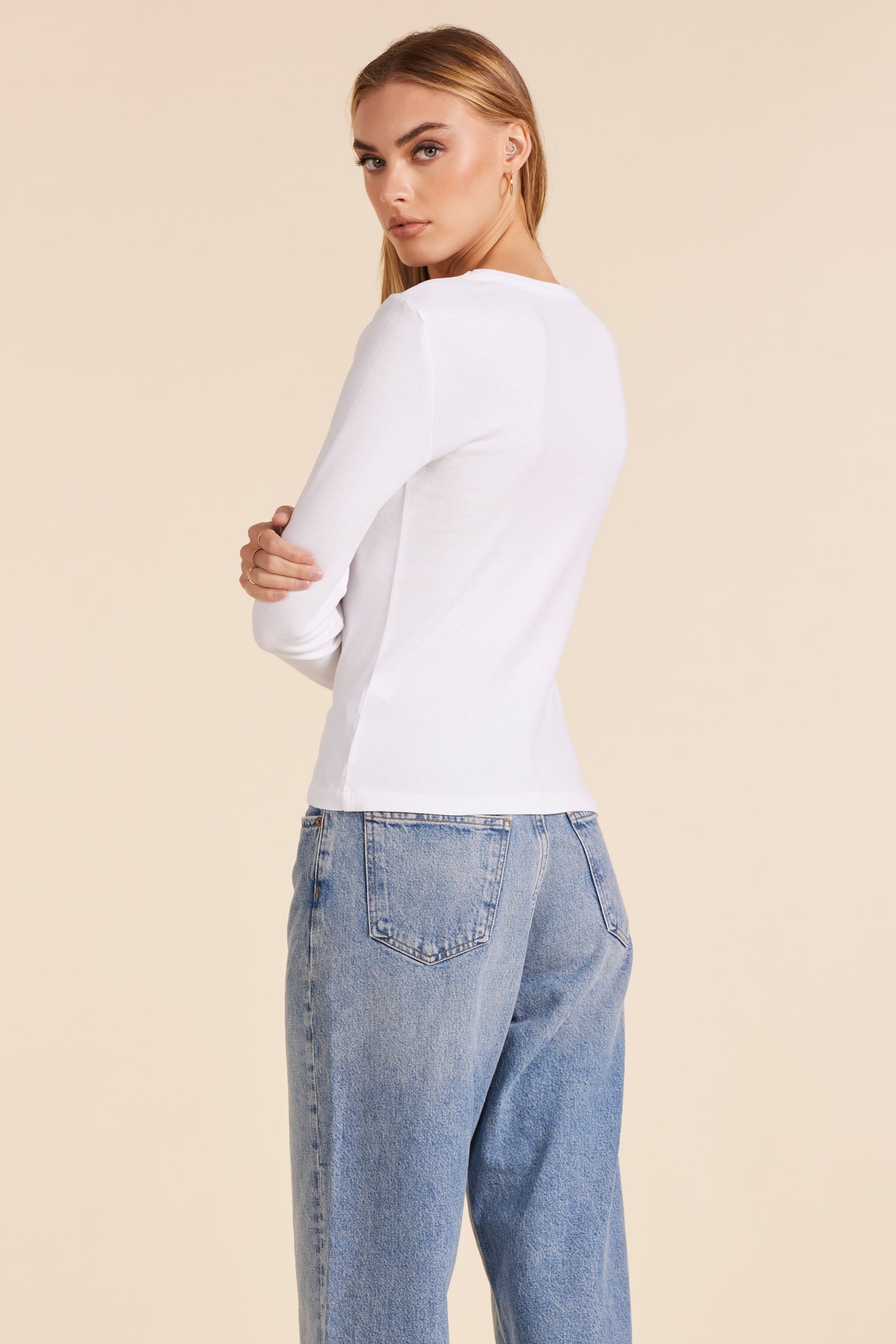 LONG SLEEVE SCOOPNECK TEE