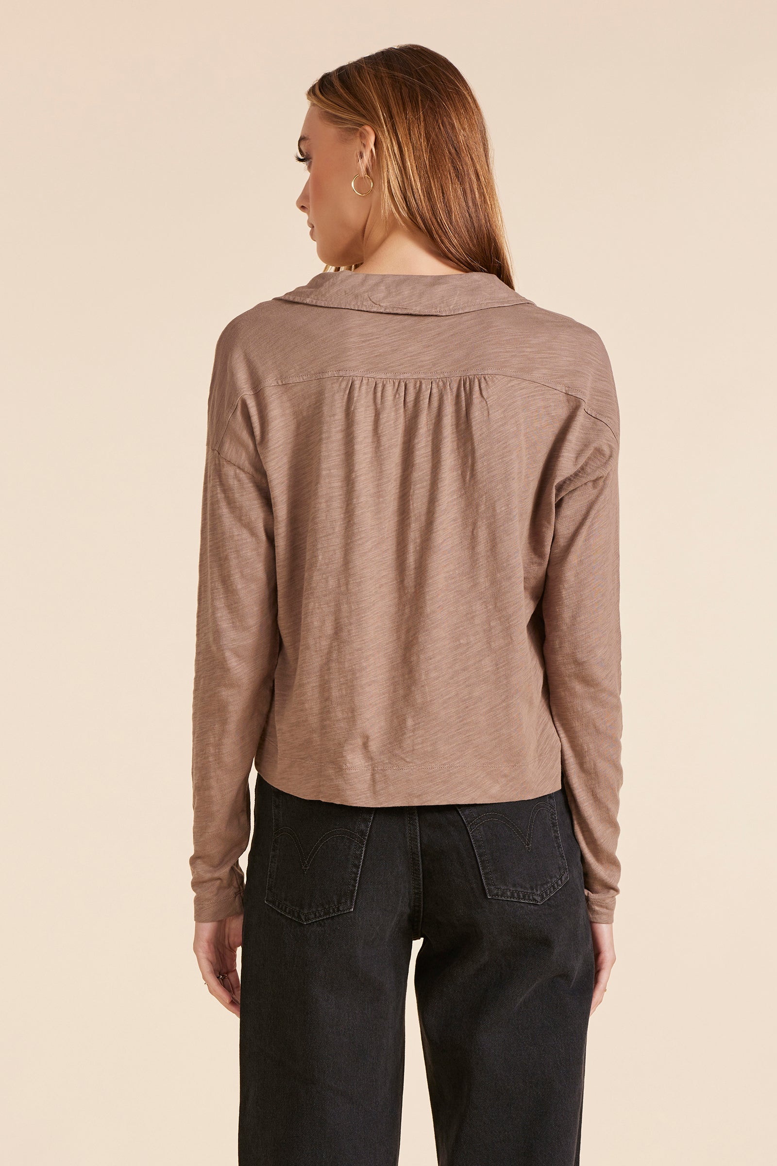 COLLARED LONG SLEEVE TEE