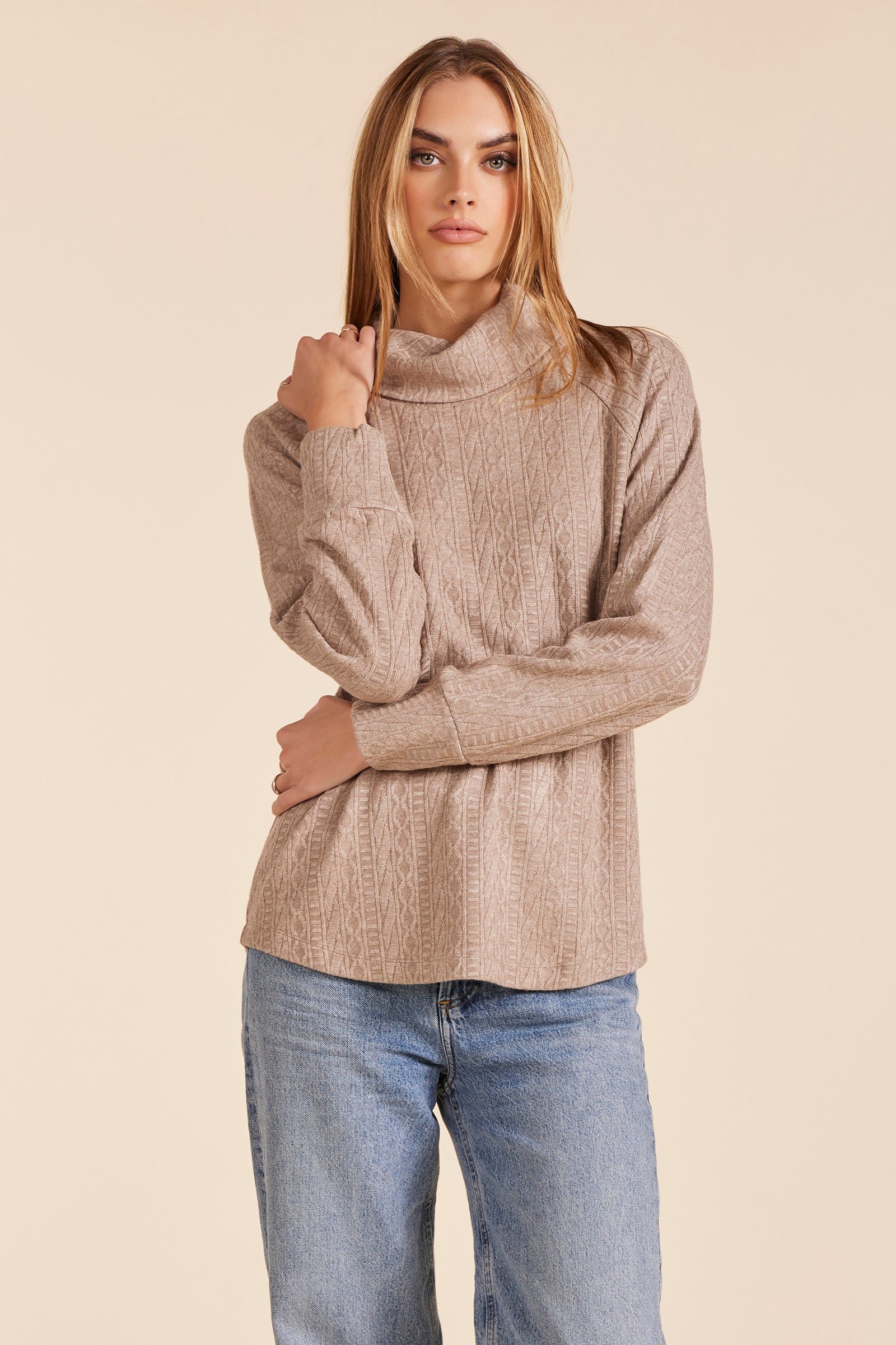FUNNEL NECK TOP