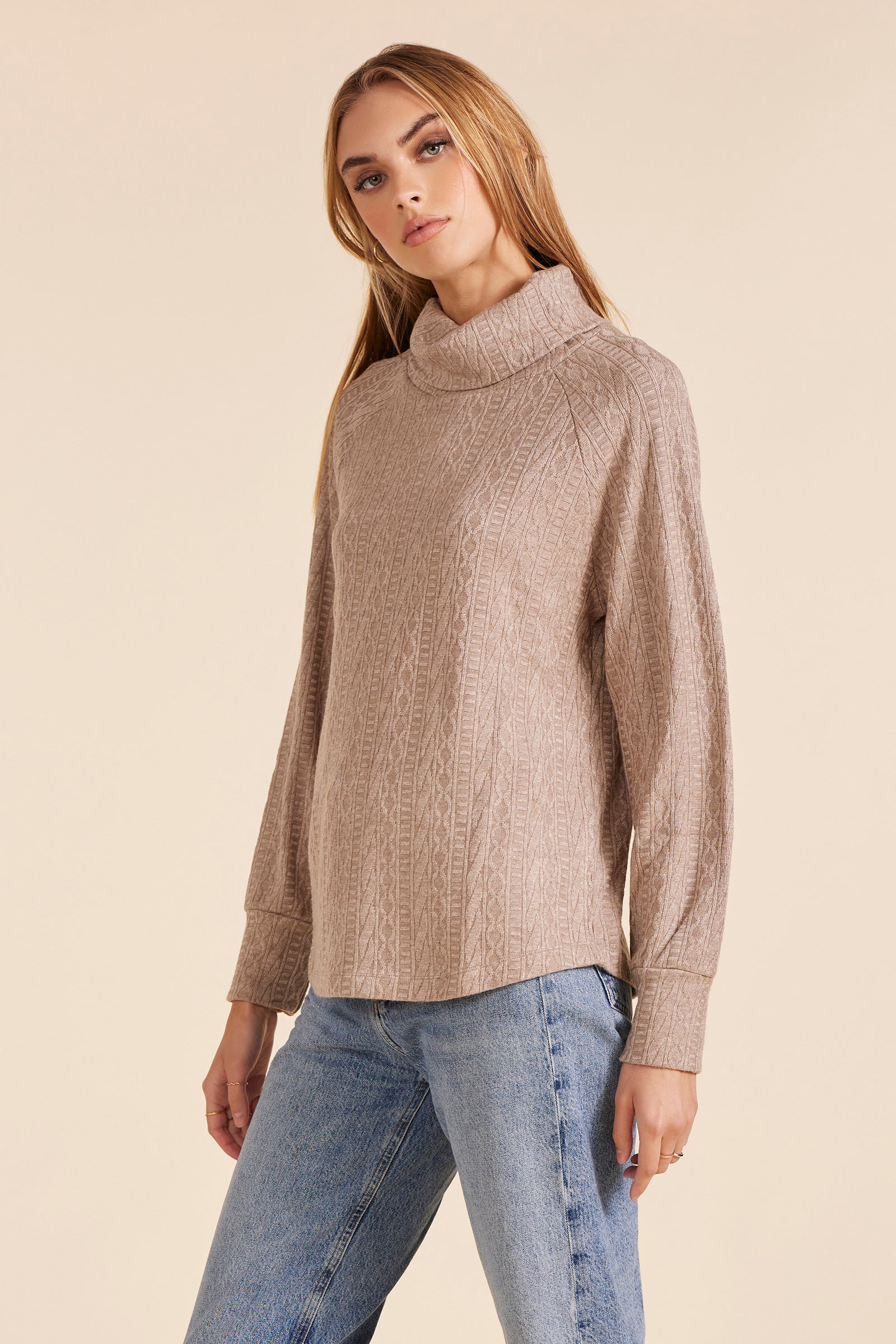 FUNNEL NECK TOP
