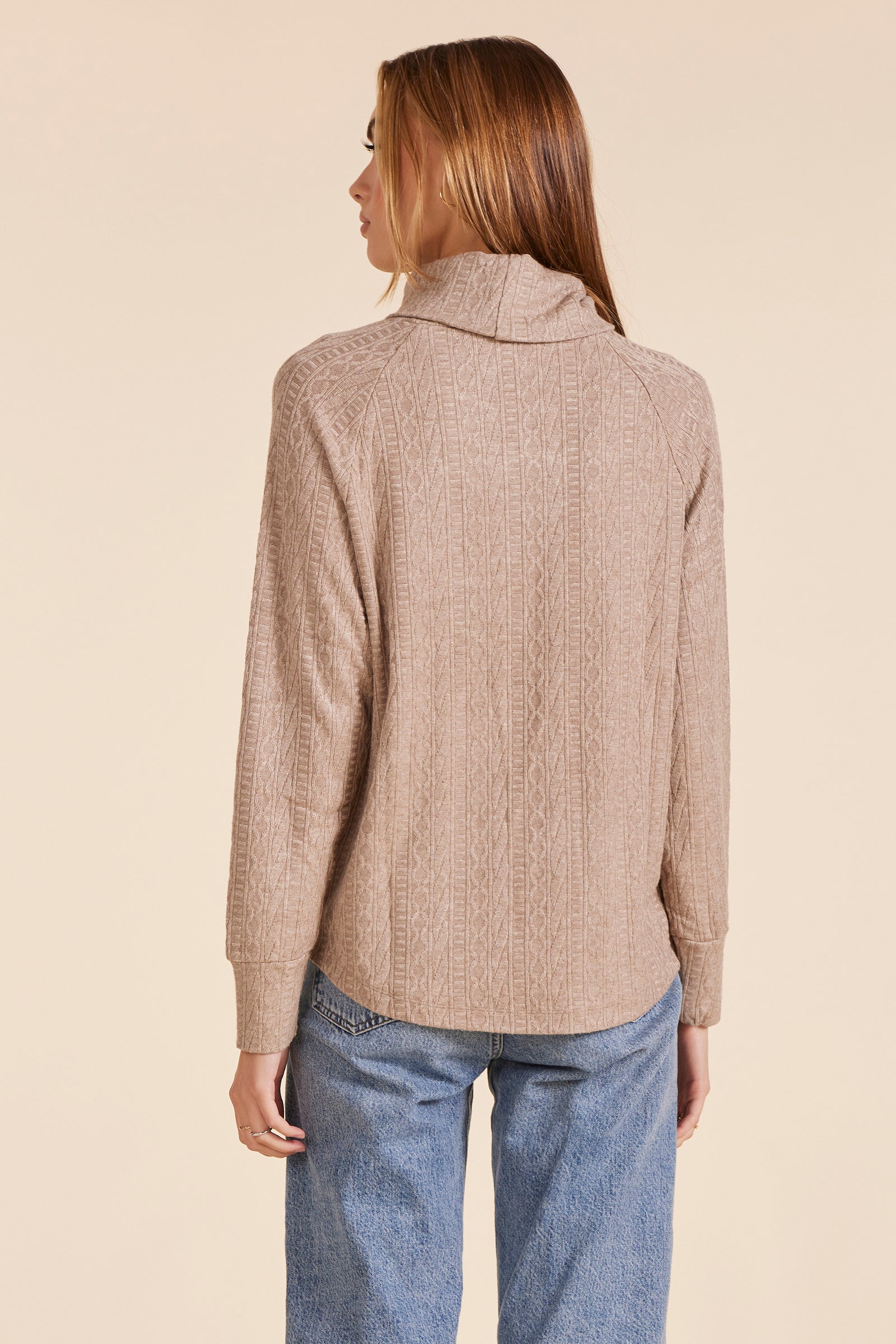 FUNNEL NECK TOP