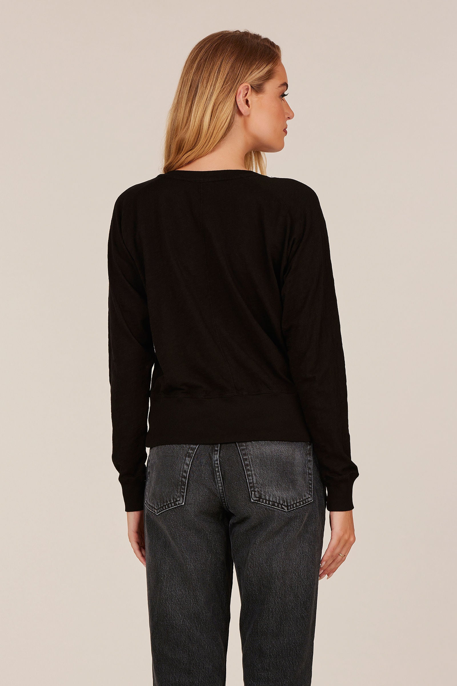 V-NECK RAGLAN LONG SLEEVE