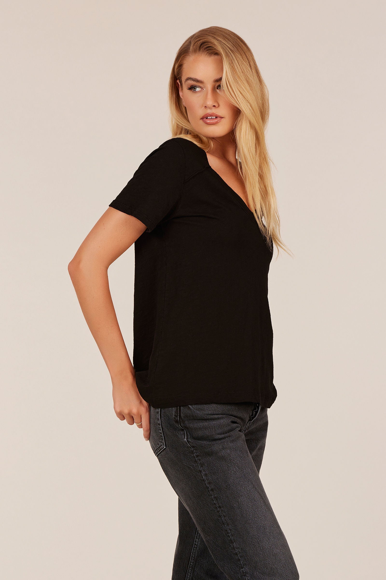 RAW EDGE SHOULDER SEAM TEE