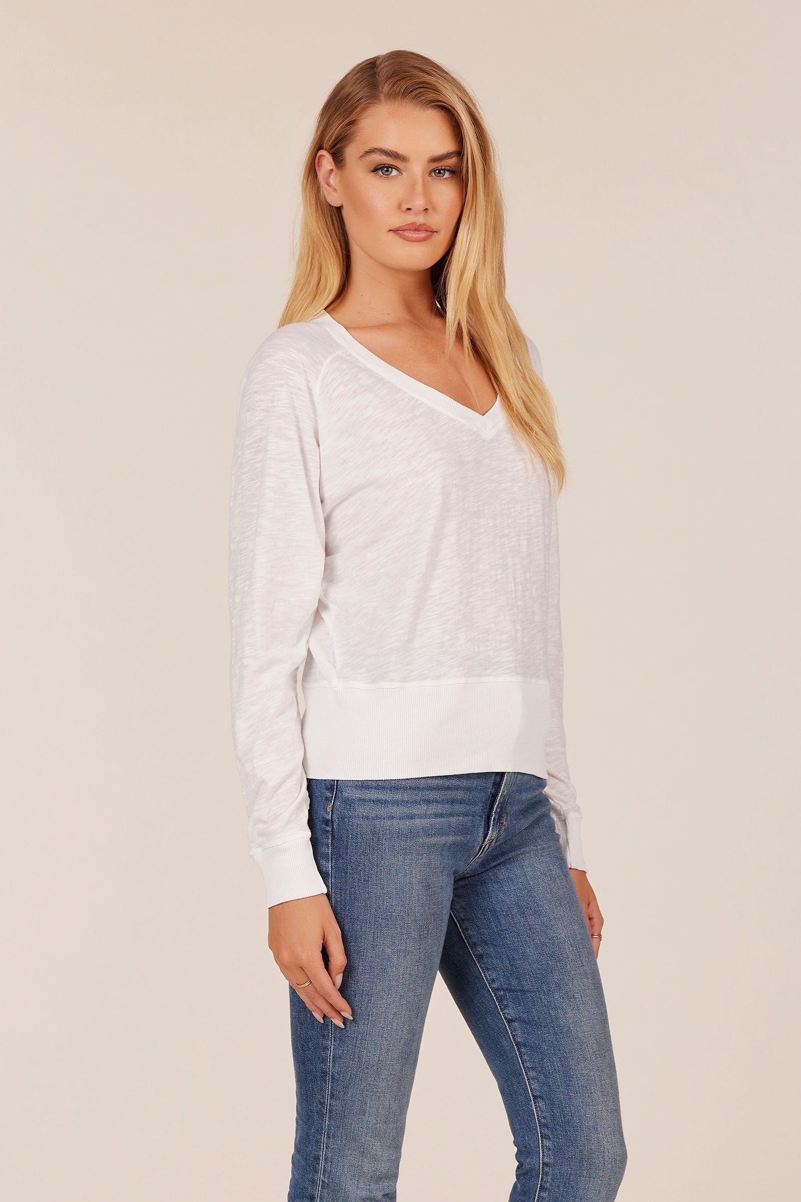V-NECK RAGLAN LONG SLEEVE