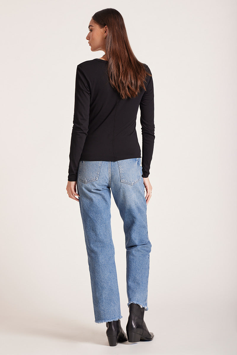 SEAMED V-NECK