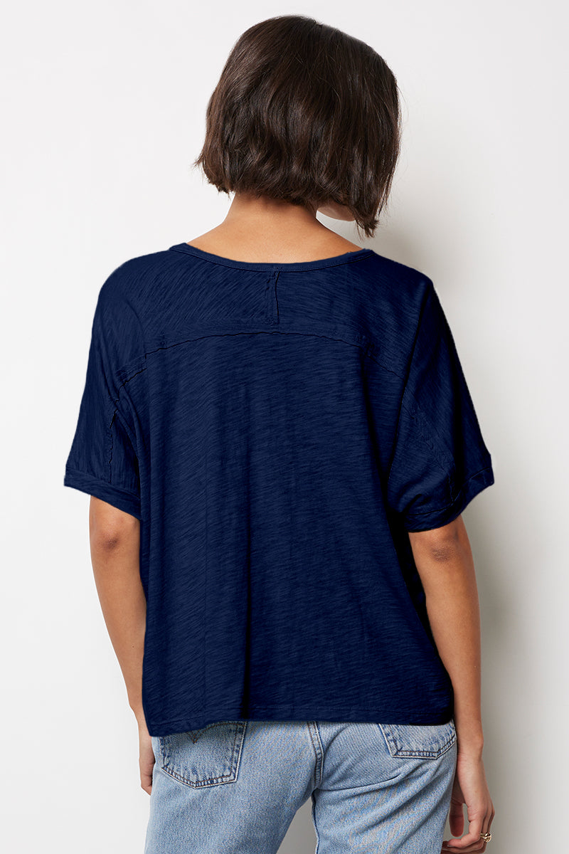 OVERSIZE V-NECK BOXY TEE