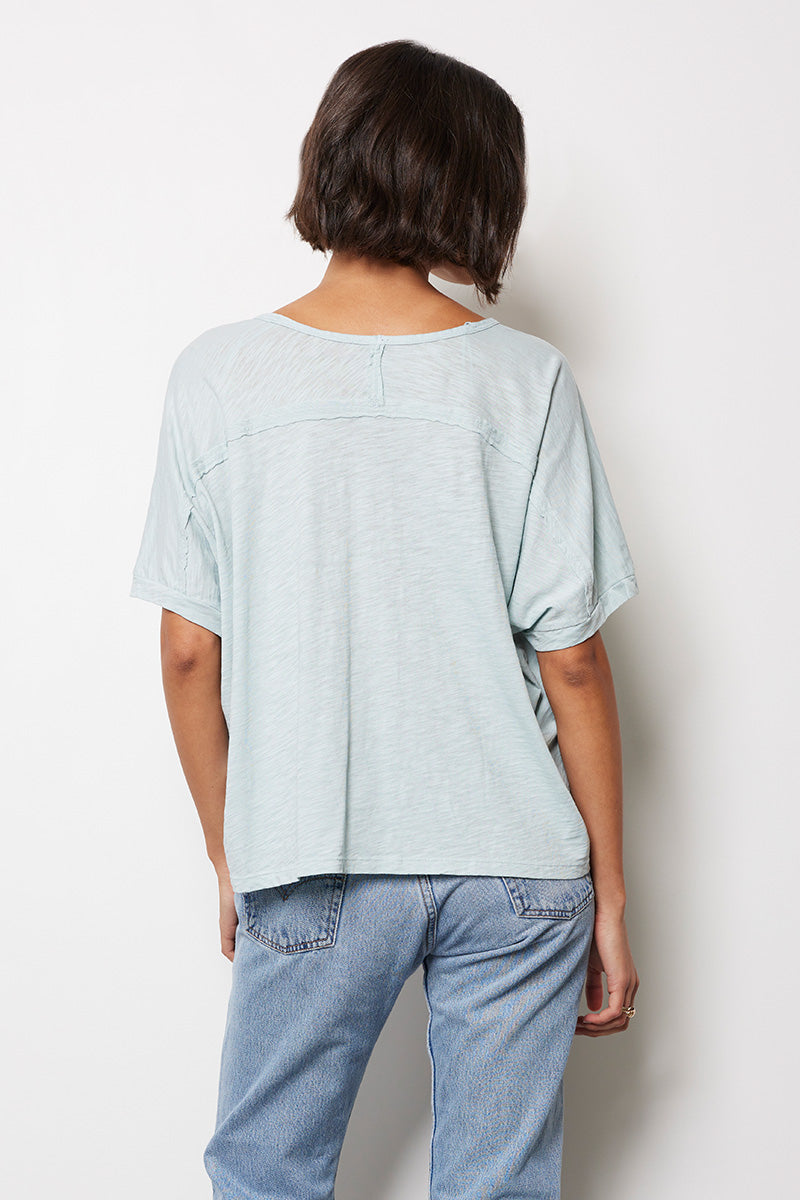 OVERSIZE V-NECK BOXY TEE