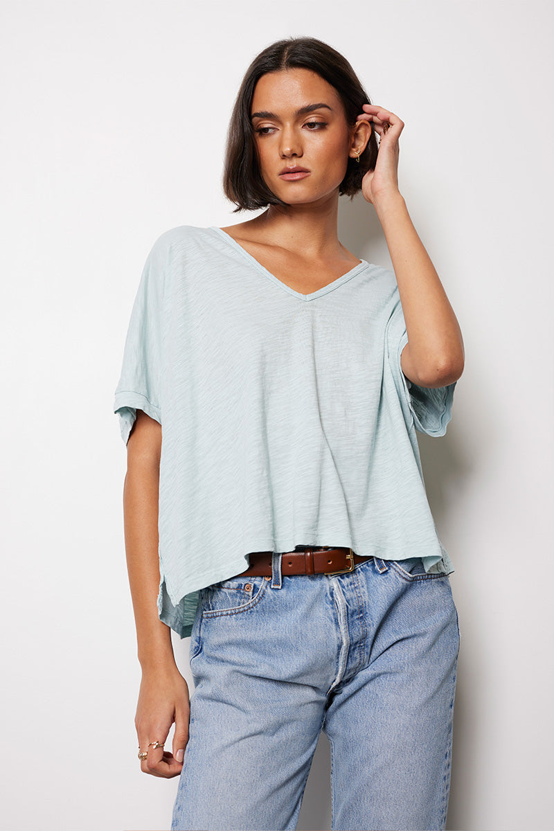 OVERSIZE V-NECK BOXY TEE