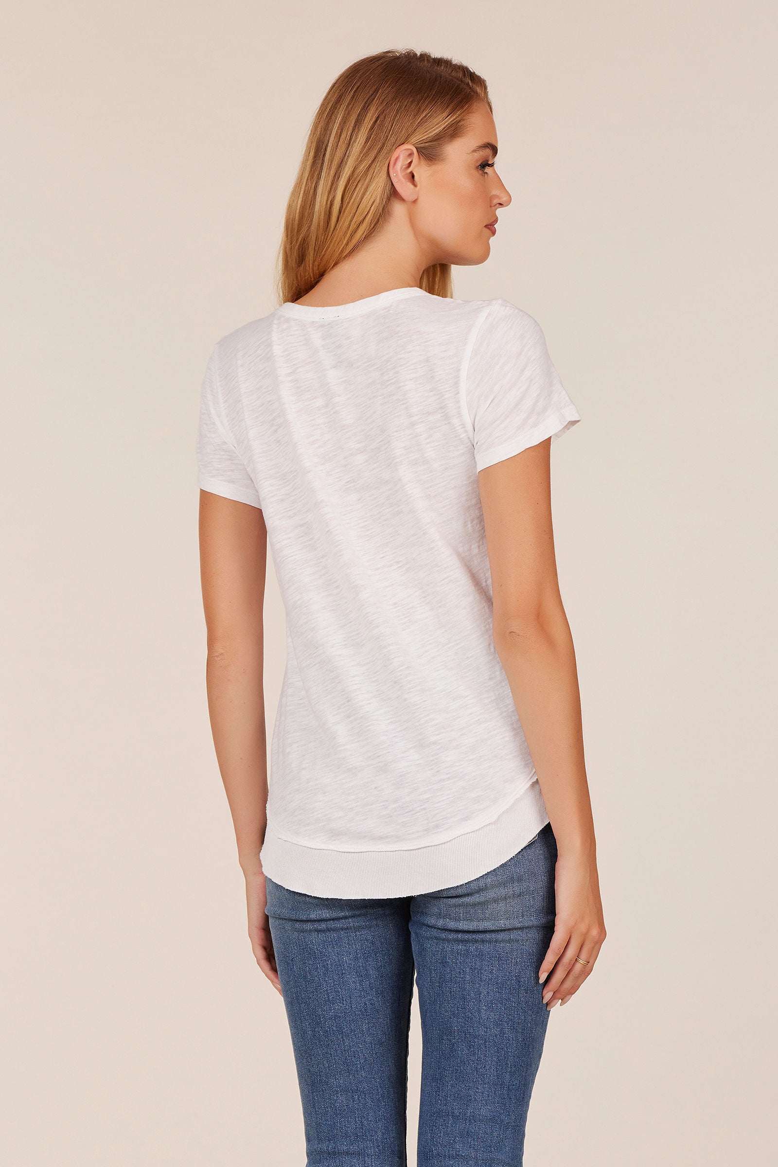 SHORT SLEEVE ROUND HEM TEE
